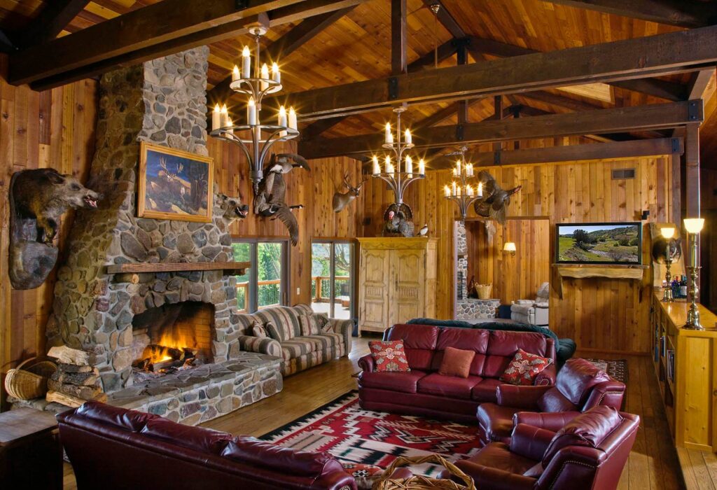 Interior of a HUNTING LODGE GREAT ROOM in CENTRAL CALIFORNIA. - Architecture photography by Eagle Visions Photography