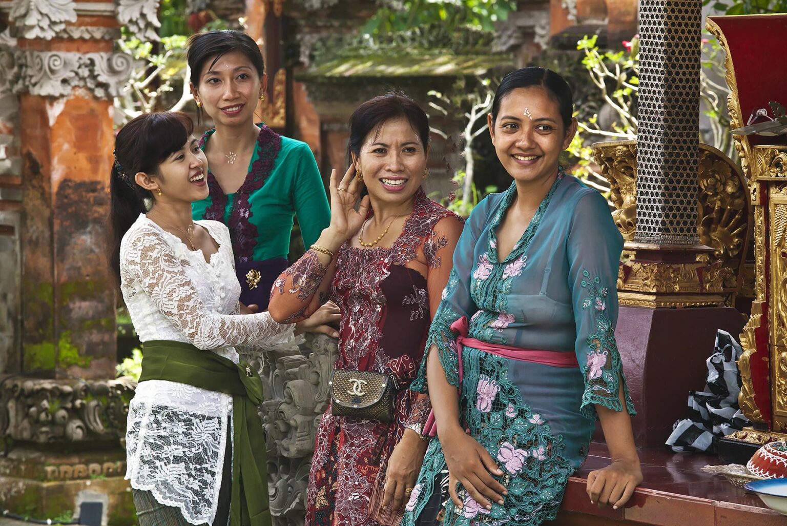 BALINESE WOMEN gather at PURA TAMAN SARASWATI during the GALUNGAN FESTIVAL - UBUD, BALI, INDONESIA