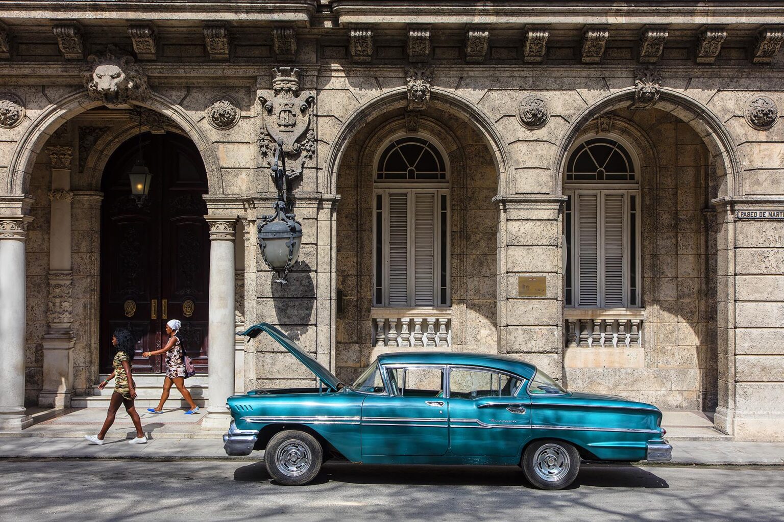 A classic American car along the PASEO DE MARTI also known as the PRADO - HAVANA, CUBA