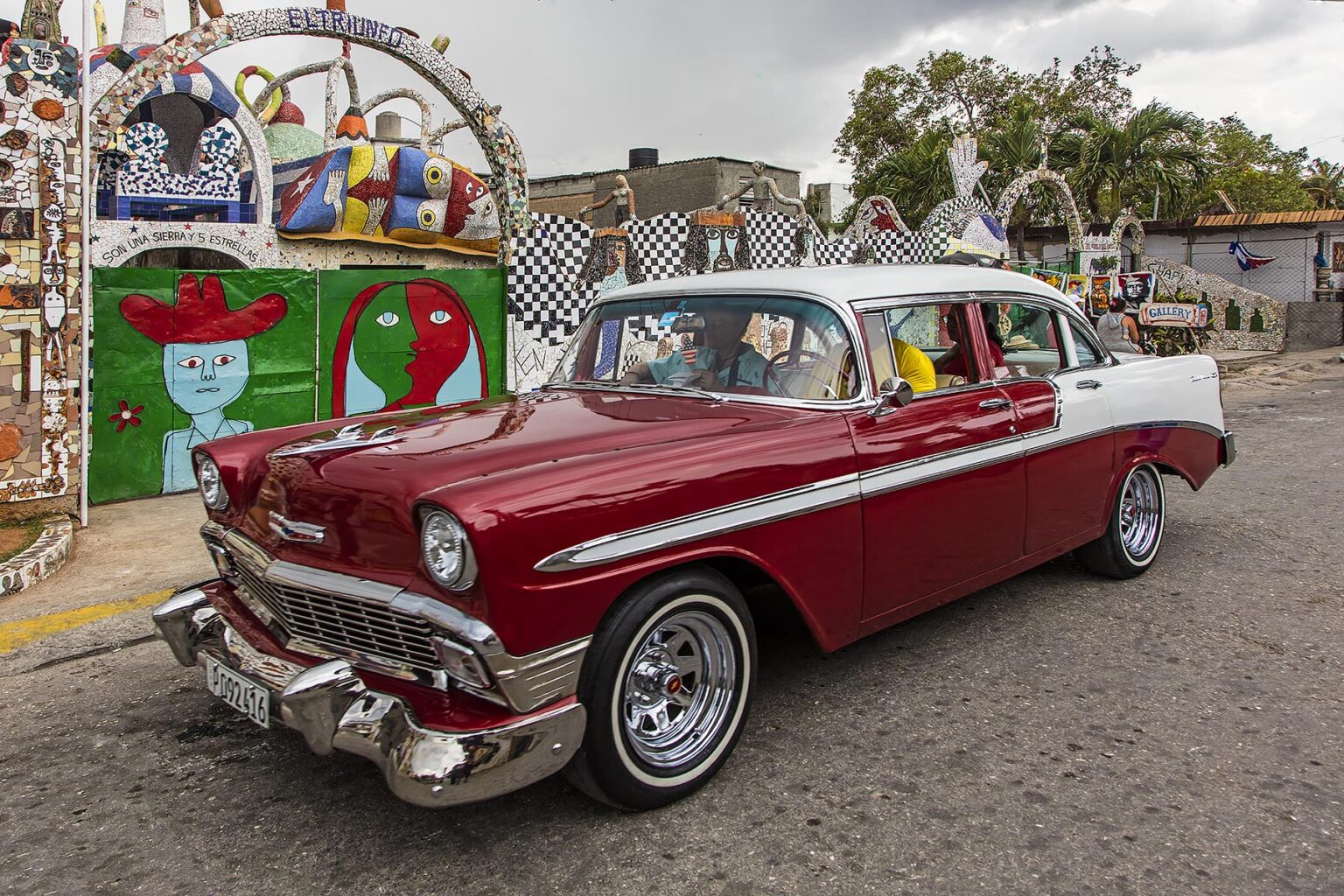 AMERICAN CLASIC CARS in front of FUSTERLANDIA, a mosaic wonderland created by artist JOSE FUSTER - HAVANA, CUBA