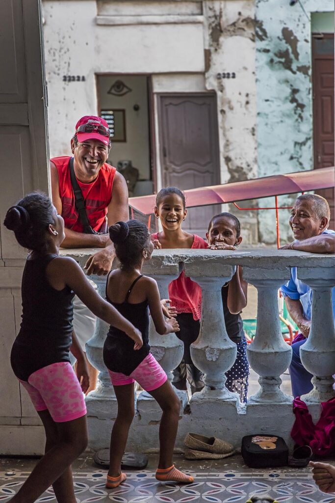 Classes are held at CASA DE LA CULTURA BENJAMIN DUARTE located on the PARQUE JOSE MARTI - CIENFUEGOS, CUBA