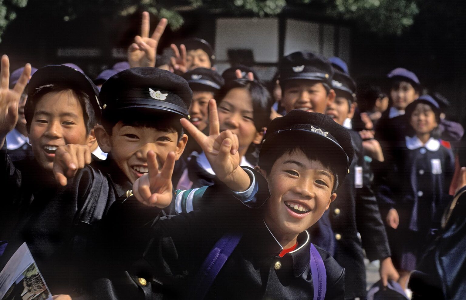 JAPANESE SCHOOL CHILDREN flash the PEACE SIGN - JAPAN