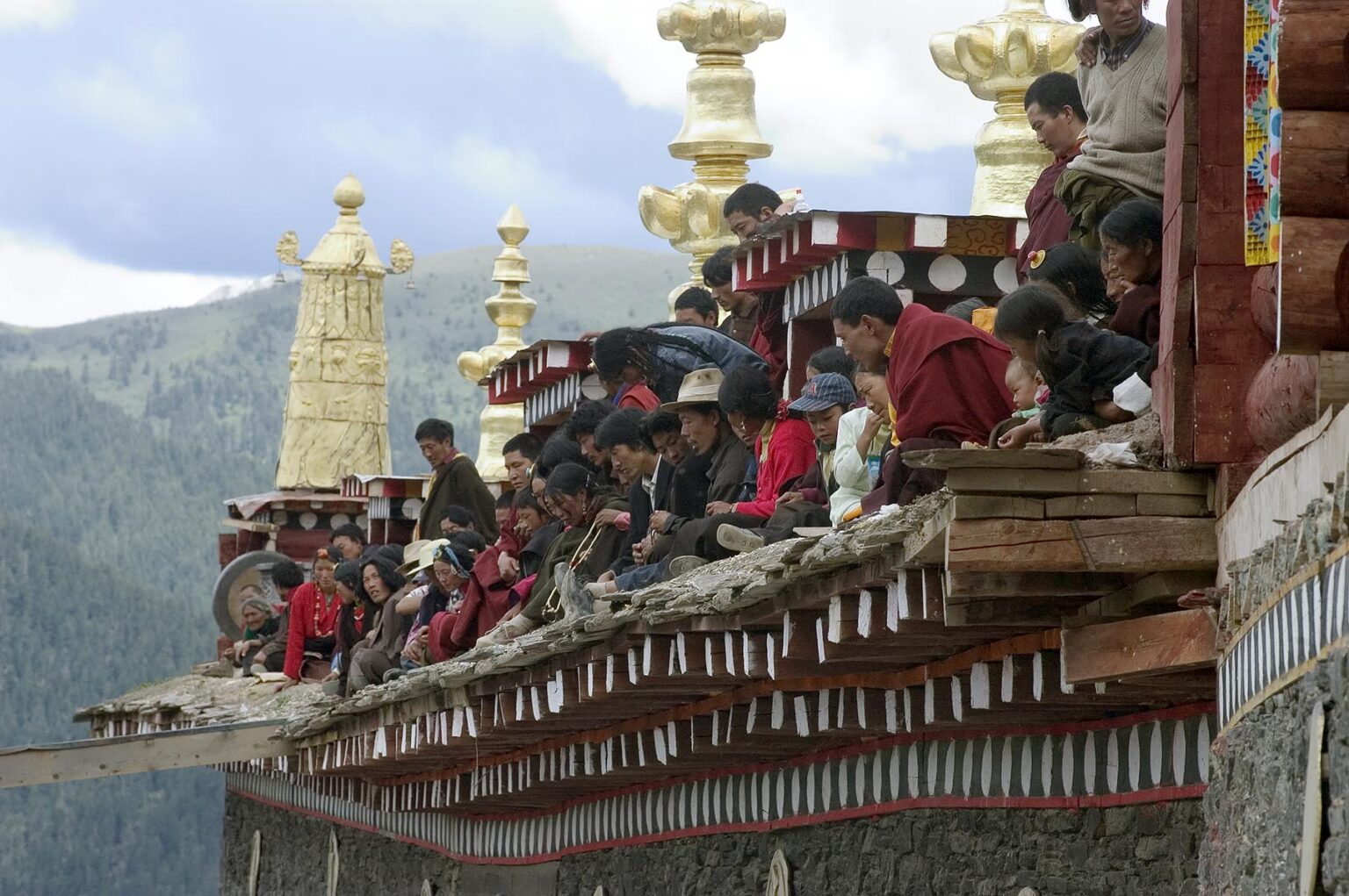 Khampa's watch the Monlam Chenmo masked dances from the roof, Katok Dorjeden Monastery - Kham, (Tibet), Sichuan, China