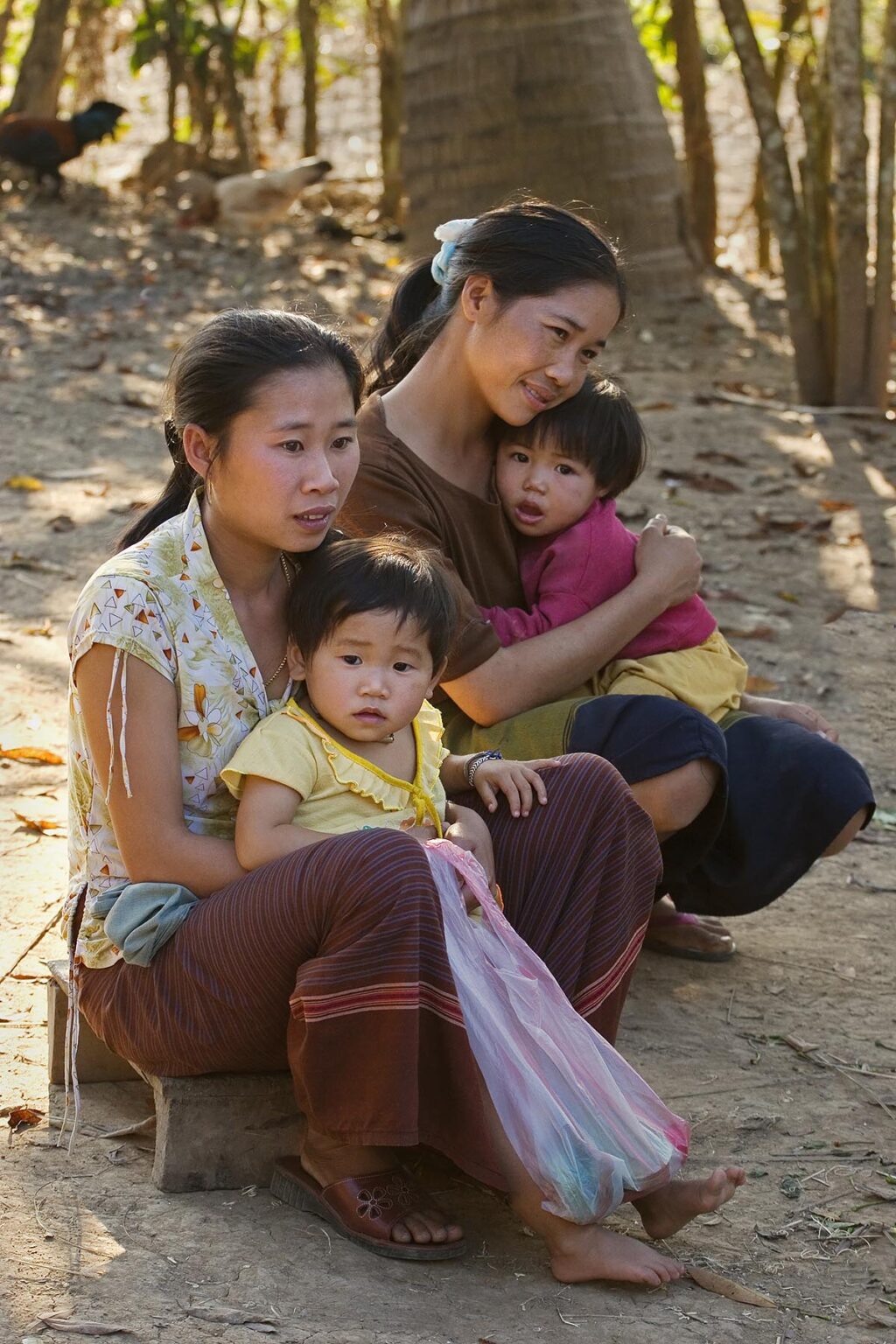 Young village mothers and daughters near LUANG PROBANG - LAOS