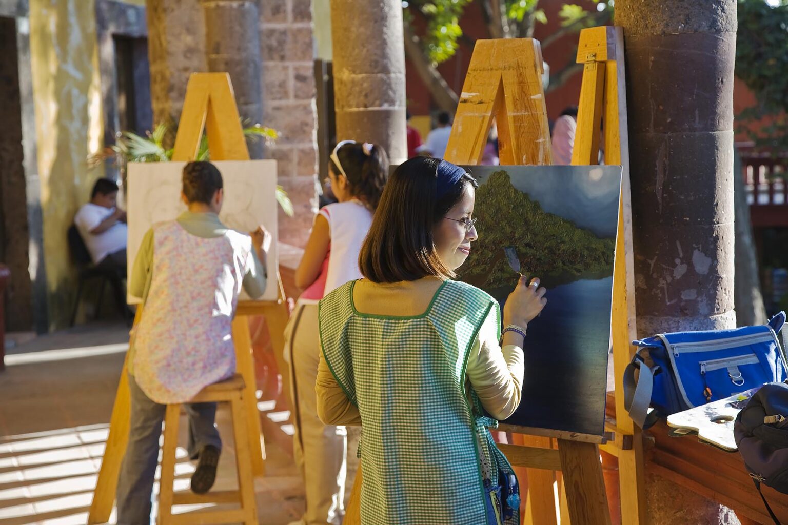 Local Mexicans take PAINTING LESSONS at a cultural center - SAN MIGUEL DE ALLENDE, MEXICO