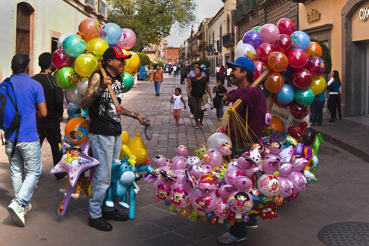 Balloon sellers in the historical center of the city of QUERETERO - MEXICO