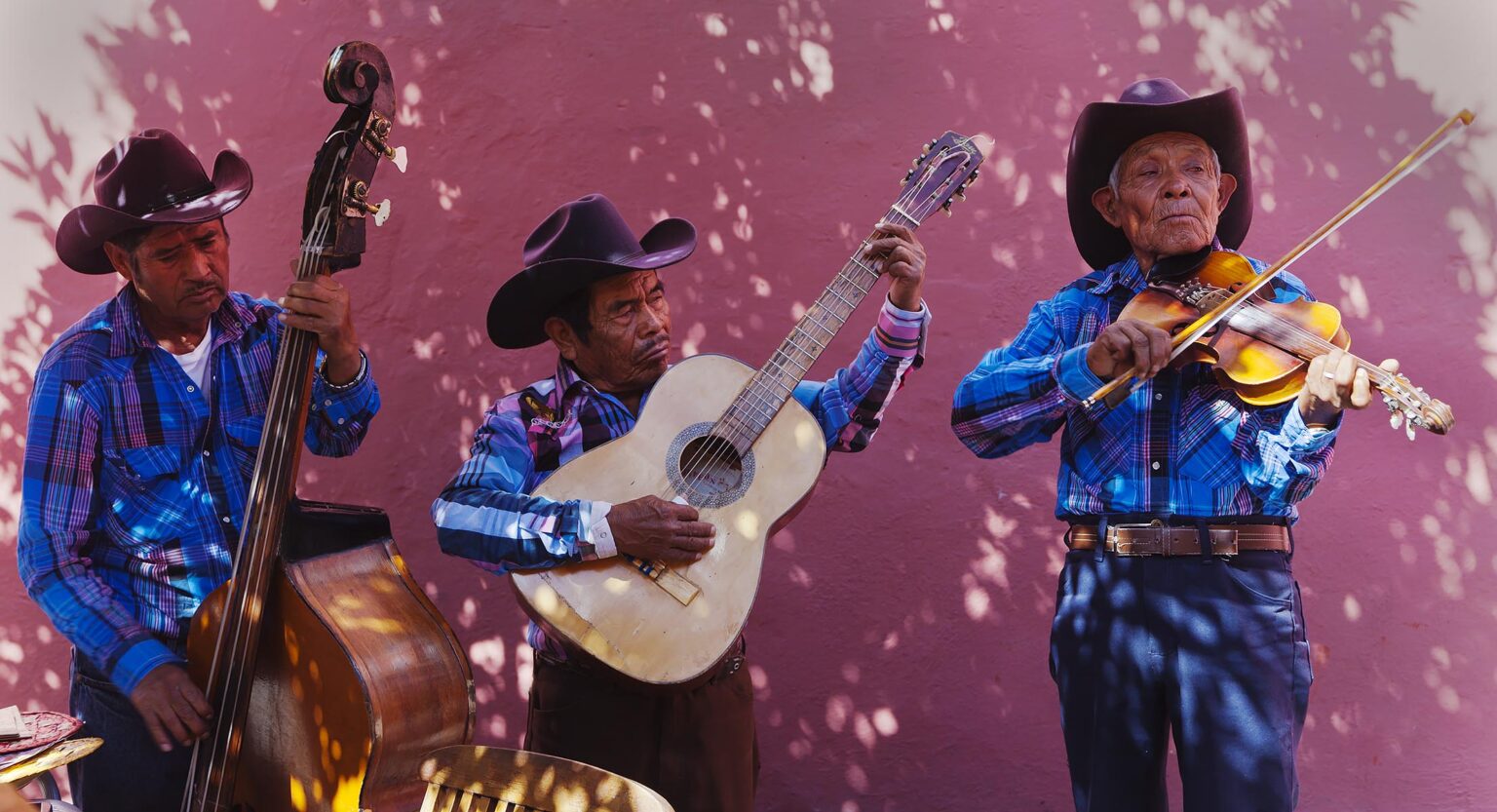 MEXICAN STREET MUSICIANS preforming -  SAN MIGUEL DE ALLENDE, MEXICO