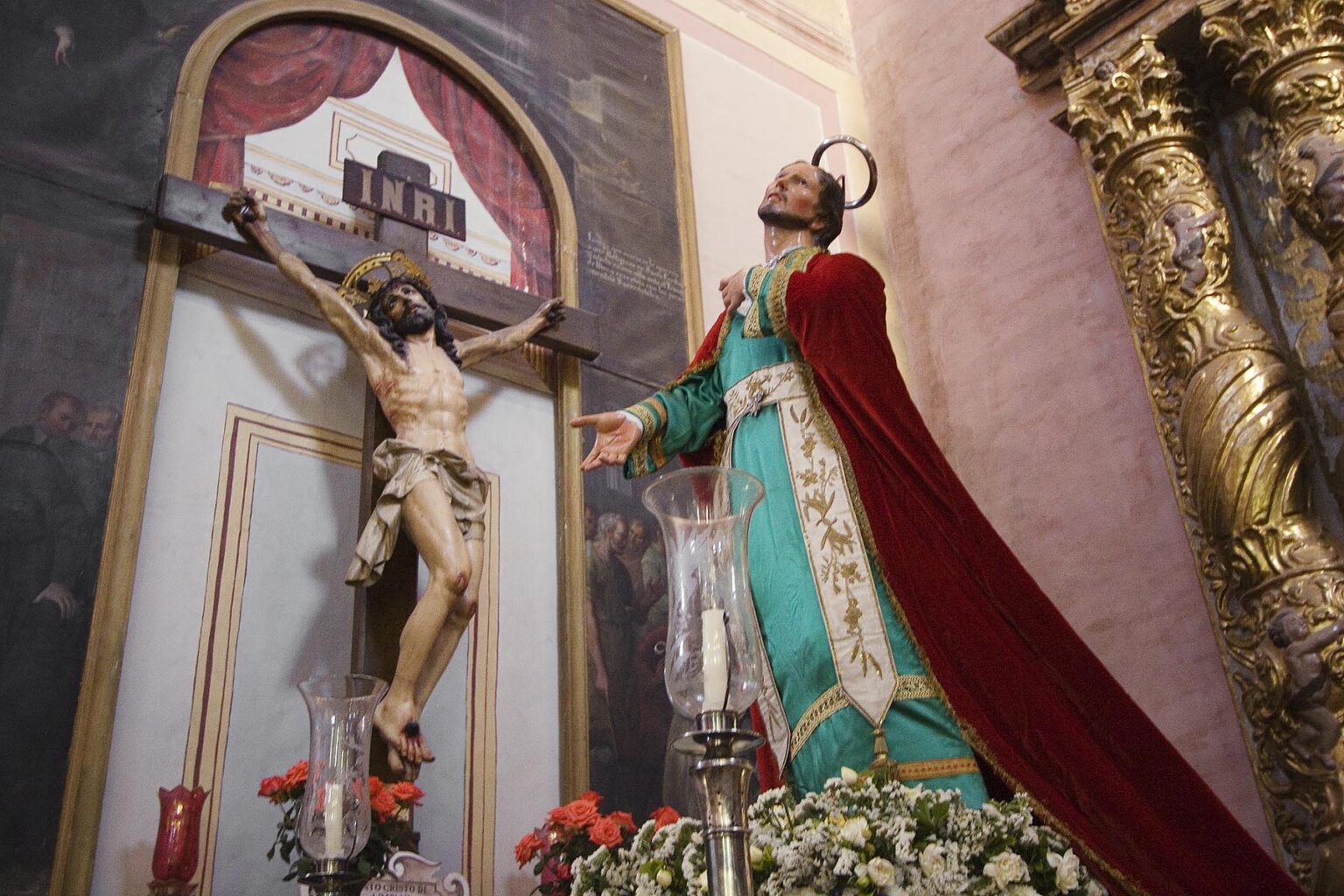 Statues of Saint Thomas Aquinas & Jesus in the TEMPLO DEL ORATORIO DE SAN FELIPE NERI - SAN MIGUEL DE ALLENDE, MEXICO