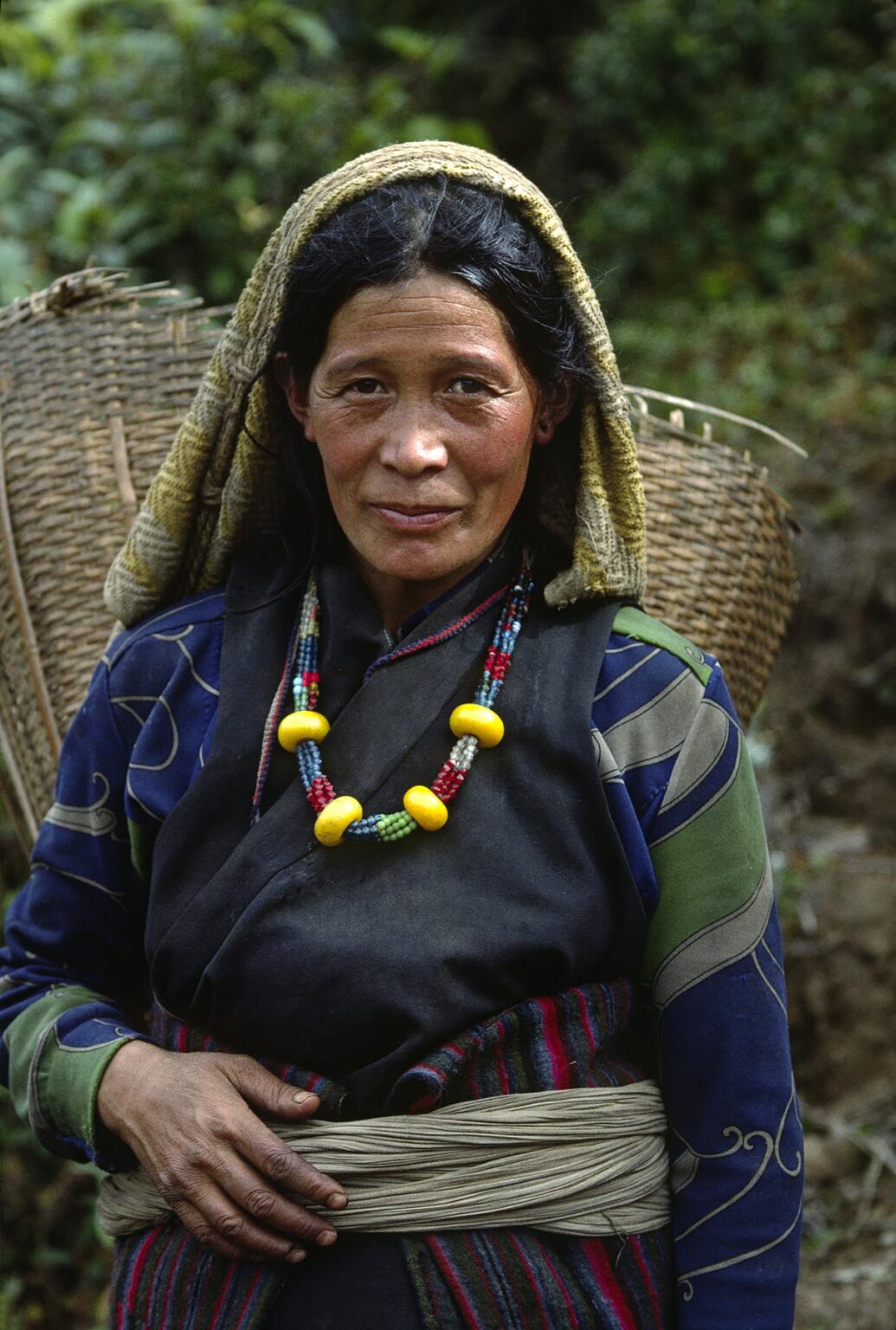 Sherpa woman carrying a dolko - SOLU DISTRICT of NEPAL