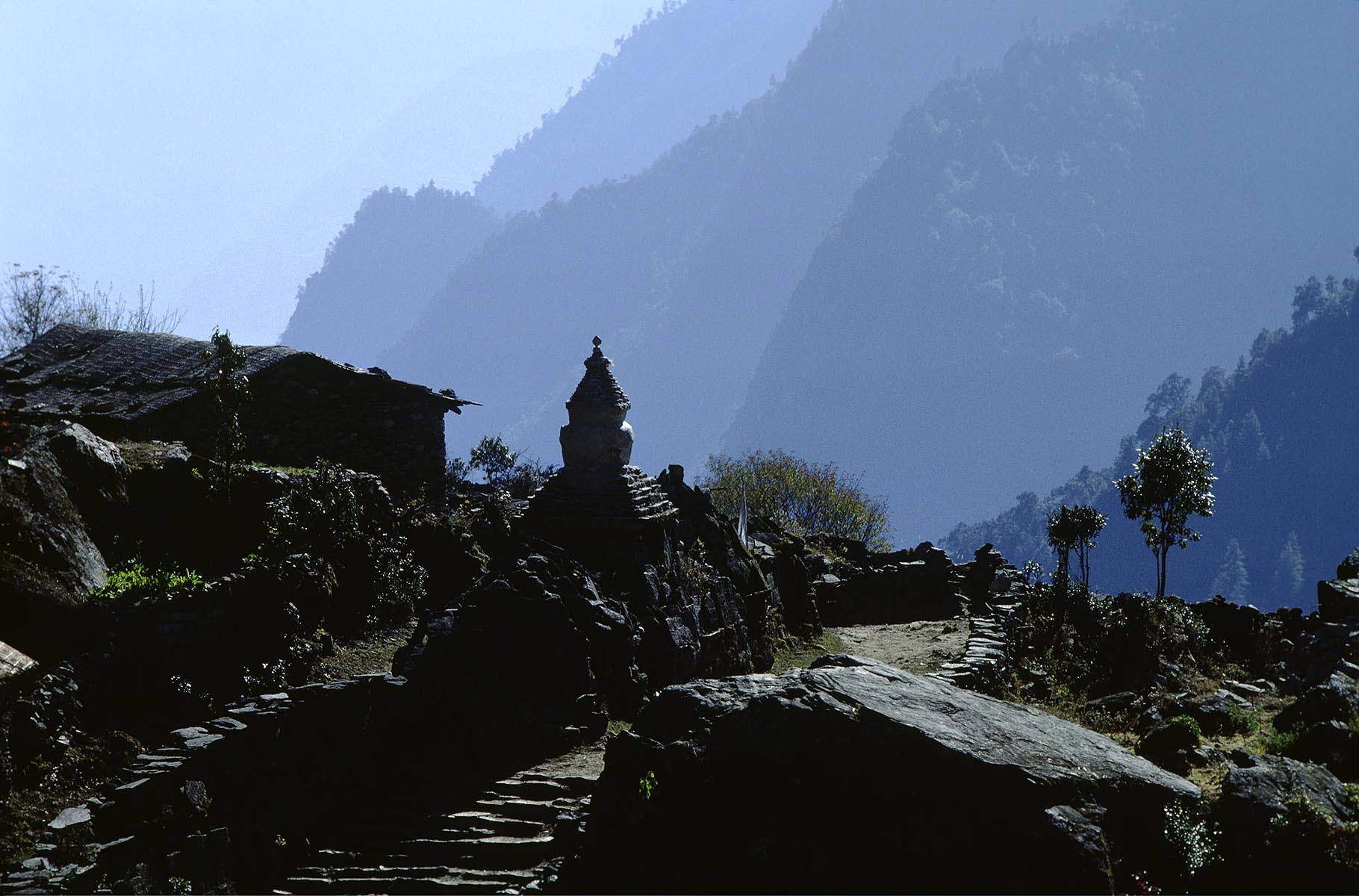 Village with Chorten below Namche Bazaar - KHUMBU DISTRICT, NEPAL