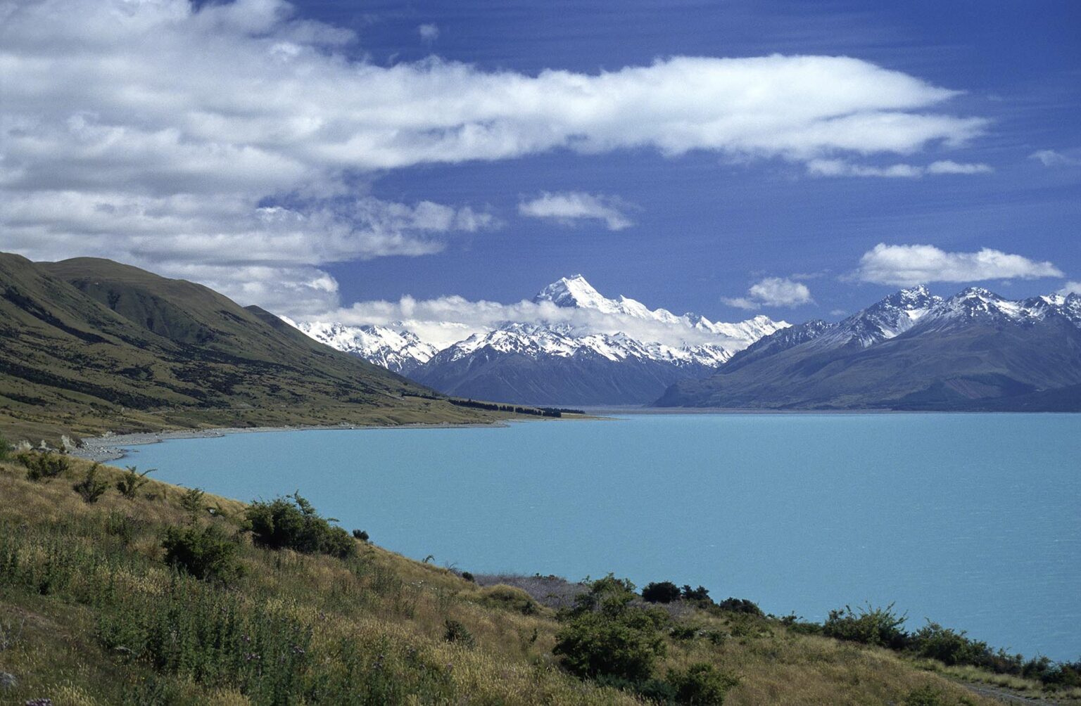MT BLACKBURN & The turquoise waters of beautiful LAKE PUKAKI - SOUTH ISLAND, NEW ZEALAND