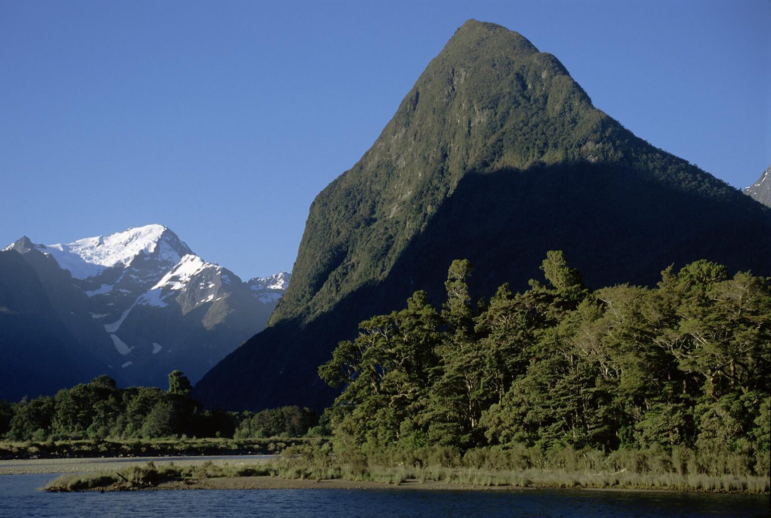 MT PEMBROKE & the spectacular MILFORD SOUND - FIORDLAND NATIONAL PARK, NEW ZEALAND, SOUTH ISLAND