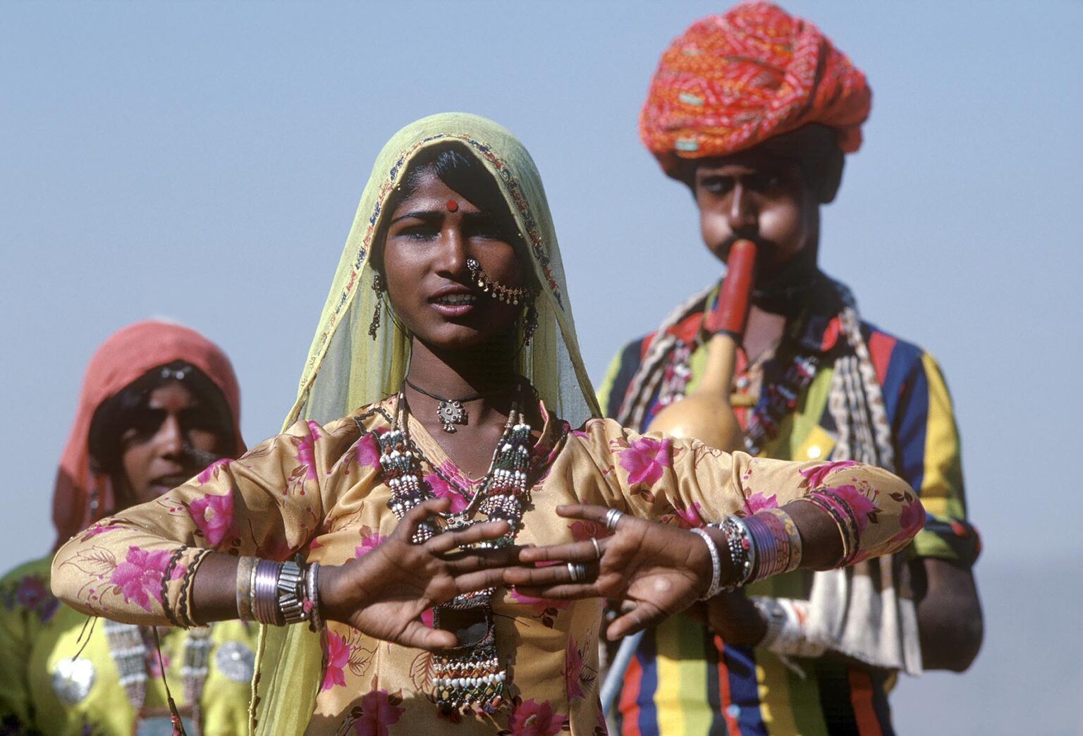 Traditional DANCE of a nomadic BANJARI WOMAN at the PUSHKAR CAMEL FAIR, a 5 day religious festival - RAJASTHAN, INDIA