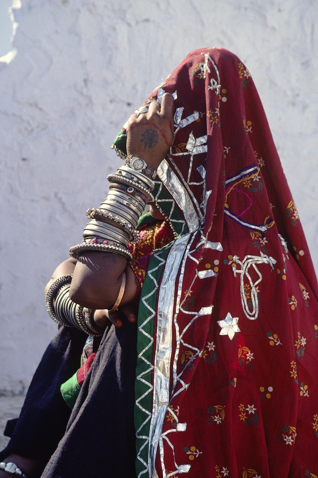 Rajasthani WOMAN with SILVER BRACELETS and an embroidered SARI at the PUSHKAR CAMEL FAIR - RAJASTHAN, INDIA