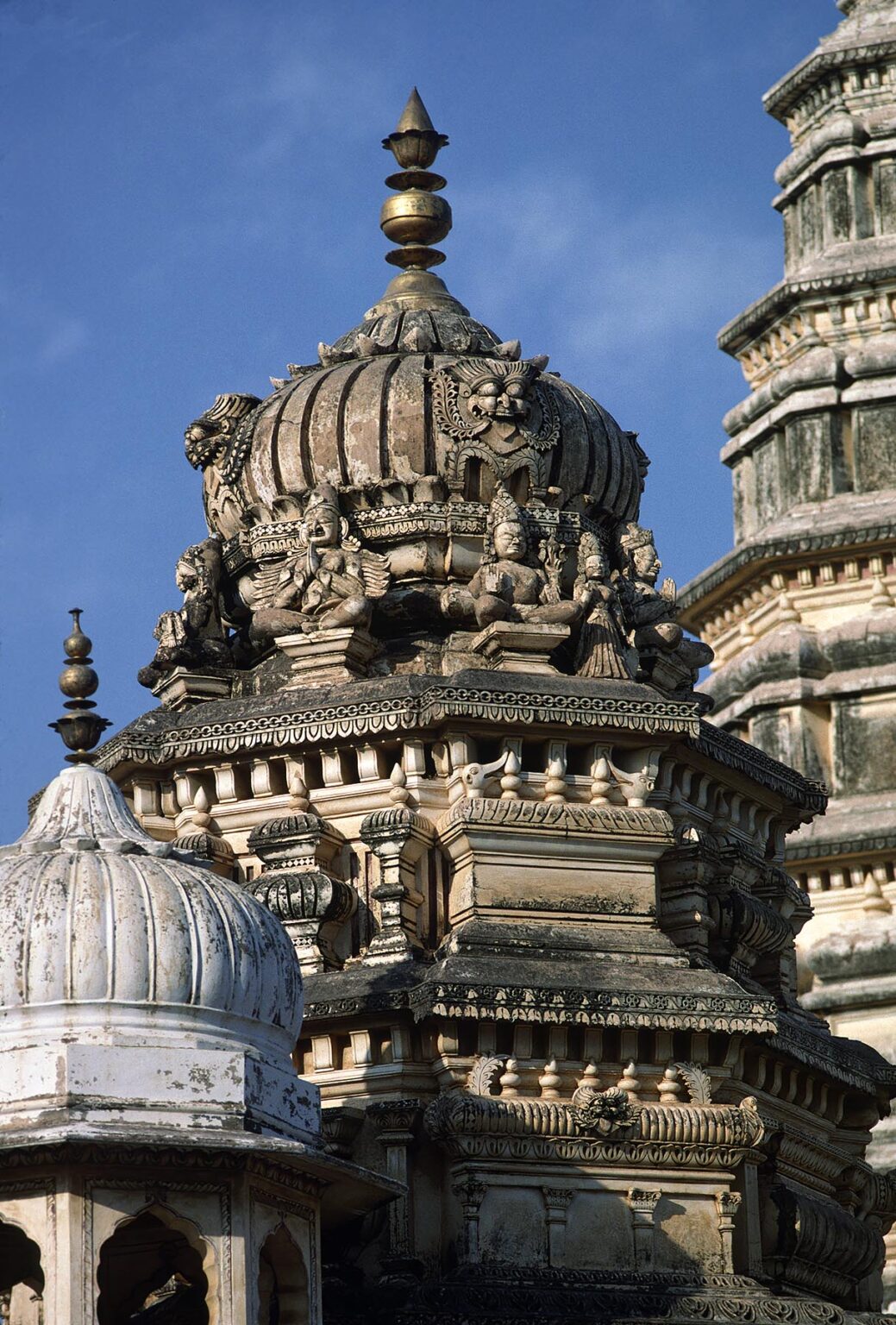 STONE STATUES on the roof DOMES of RANGJI'S OLD TEMPLE, built in 1823 in the city of PUSHKAR - RAJASTHAN, INDIA