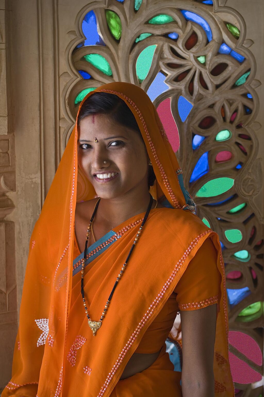 A RAJASTHANI BRIDE visits the CITY PALACE of UDAIPUR - RAJASTHAN, INDIA