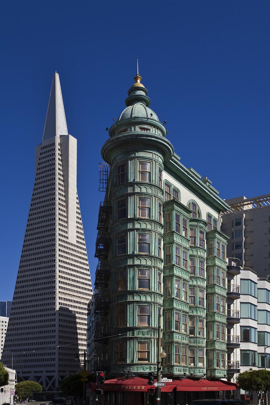 NORTH BEACH and the TRANSAMERICA BUILDING that stands 260 meters high and was designed by architect William Pereira - SAN FRANCISCO, CALIFORNIA