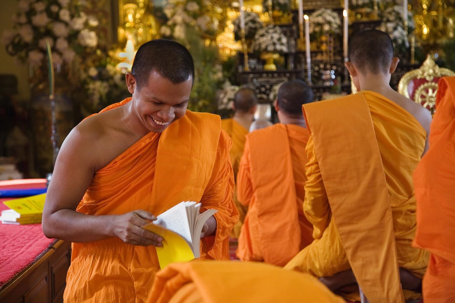 THAI HINAYANA MONKS worship at the Buddhist Temple of WAT INTHARAVIHAN or INDRAWIHAN - BANGKOK, THAILAND