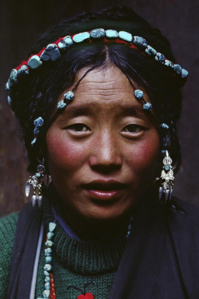 Tibetan beauty with elaborate tourquoise headdress - Barkhor,Lhasa