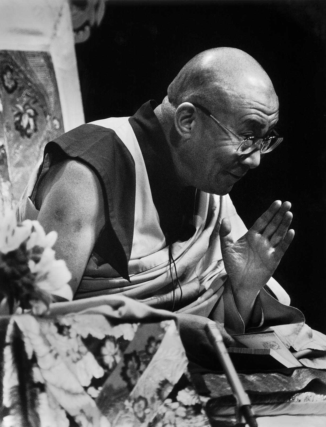 His Holiness THE 14TH DALAI LAMA of TIBET gives BUDDHIST TEACHINGS in Los Angeles California in 2000