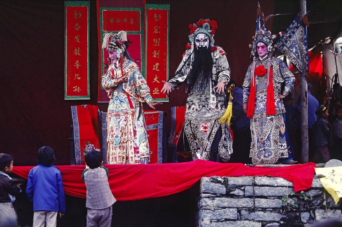 Traditional CHINESE OPERA PERFORMANCE in the farming town of DALI - YUNNAN, CHINA