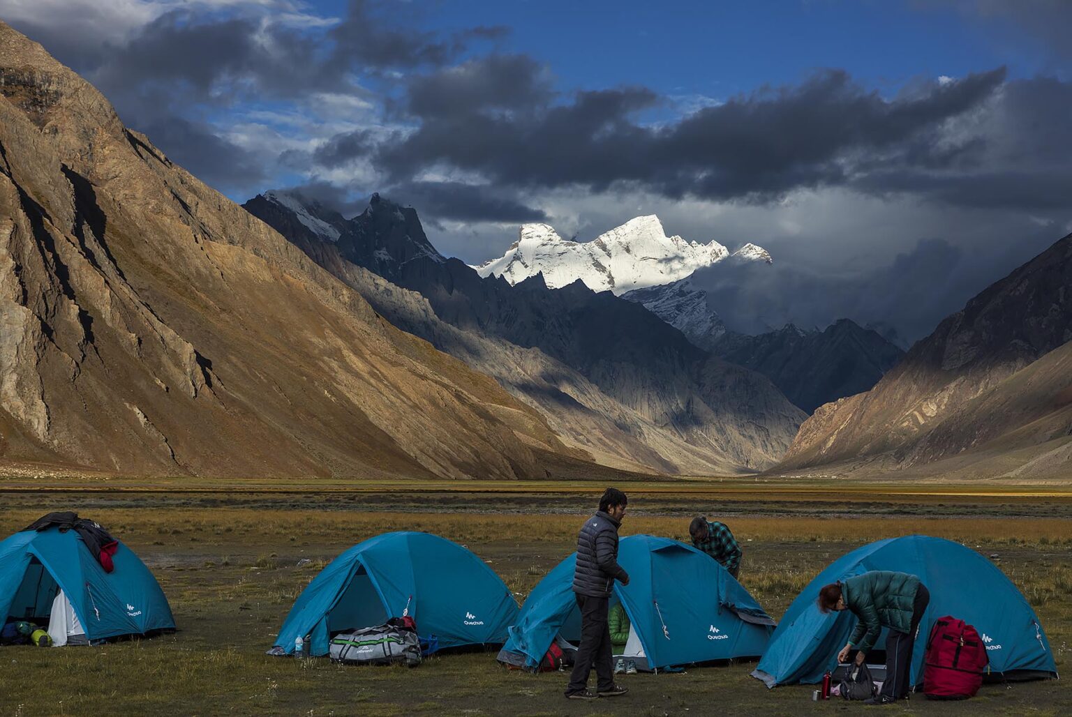 Camping below the massive himalayan peaks of NUN and KUN which rise to are 23,409 feet - ZANSKAR, LADAKH, INDIA