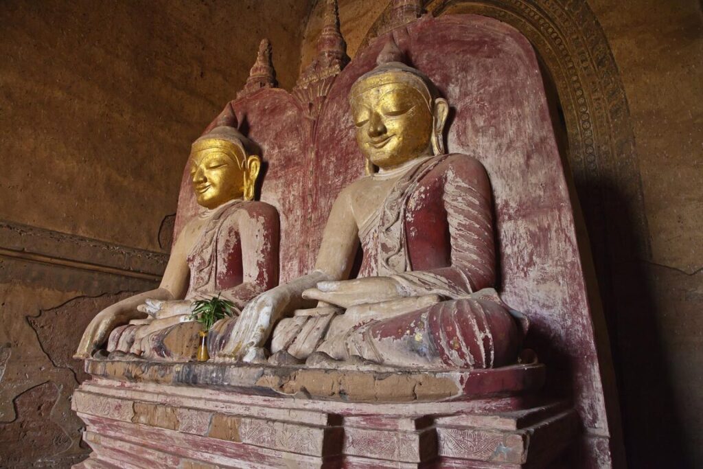 Side by side BUDDHA STATUES in the 12th century DHAMMAYANGYI PAHTO or TEMPLE the largest in BAGAN probably built by Narathu - MYANMAR