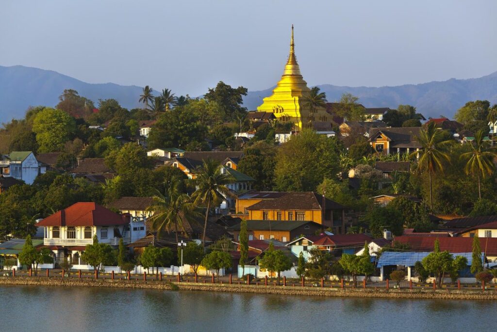 WAT JONG KHAM sits on a hill north of LAKE NAUNG TUNG the center of the town of KENGTUNG also know as KYAINGTONG - MYANMAR