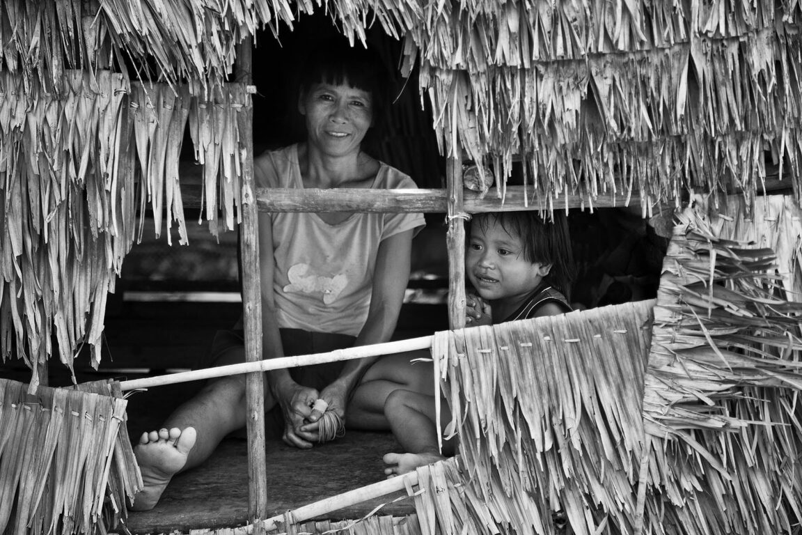 A Filipino mother and daughter in a small fishing village north of EL NIDO - PALAWAN ISLAND, PHILIPPINES