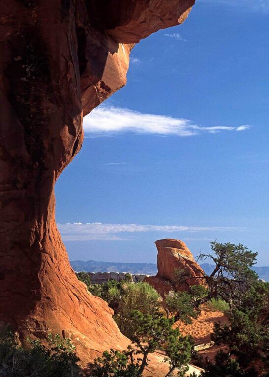 PINE TREE ARCH in the DEVILS GARDEN - ARCHES NATIONAL PARK, UTAH