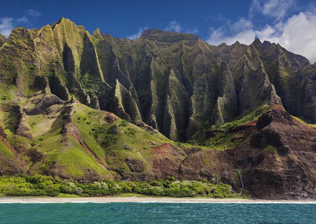 KALALAU VALLEY along the NA PALI COAST is one of the greatist hiking destinations in the world - KAUAI, HAWAII