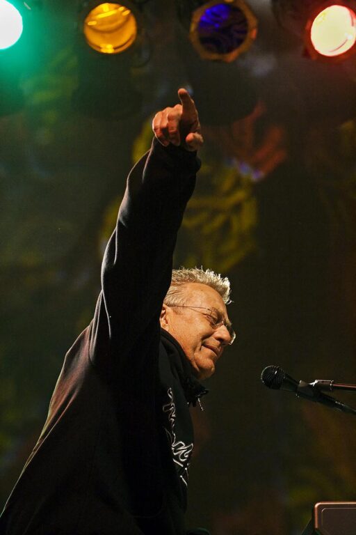 RAY MANZAREK plays the organ for RIDERS OF THE STORM,  THE DOORS latest incarnation - SUMMER OF LOVE FESTIVAL (MONTEREY POP FESTIVAL 2007), CALIFORNIA